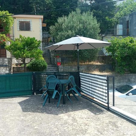 Guest House Inara เนอุม ภายนอก รูปภาพ