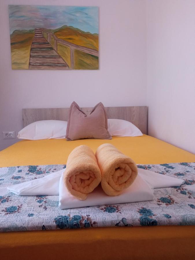 Guest House Inara เนอุม ภายนอก รูปภาพ