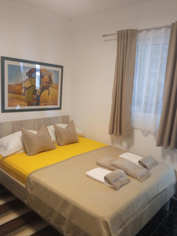 Guest House Inara เนอุม ภายนอก รูปภาพ