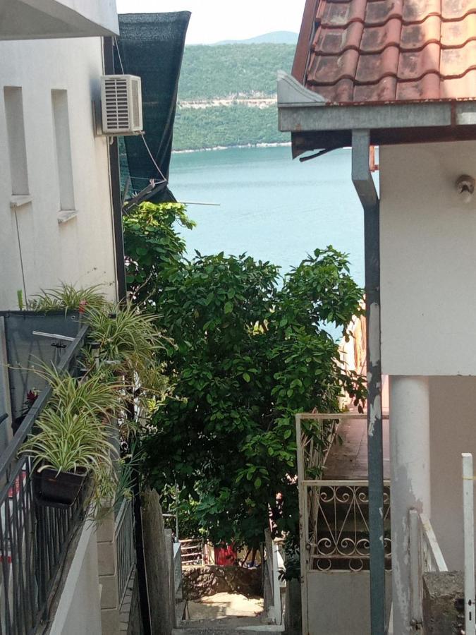 Guest House Inara เนอุม ภายนอก รูปภาพ