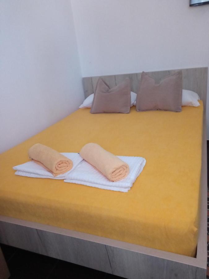 Guest House Inara เนอุม ภายนอก รูปภาพ