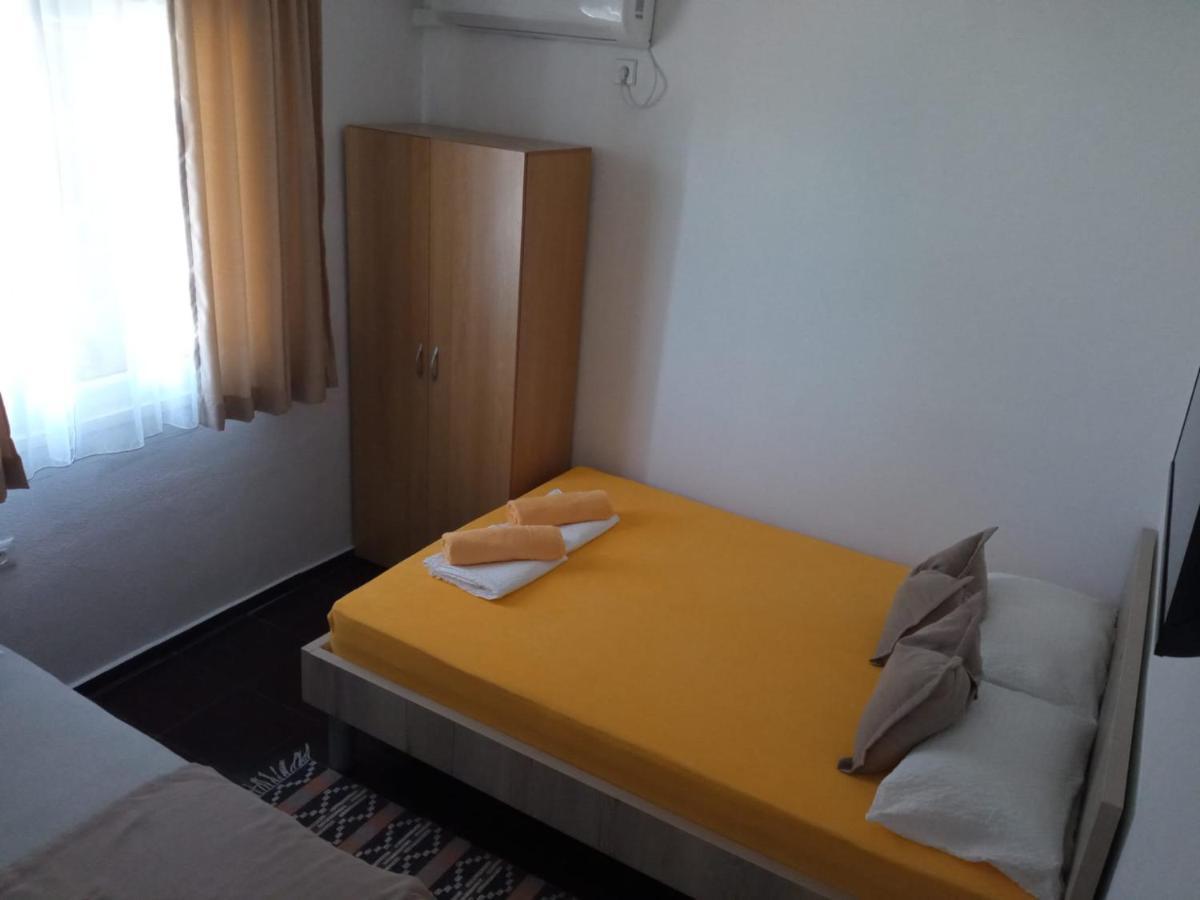 Guest House Inara เนอุม ภายนอก รูปภาพ
