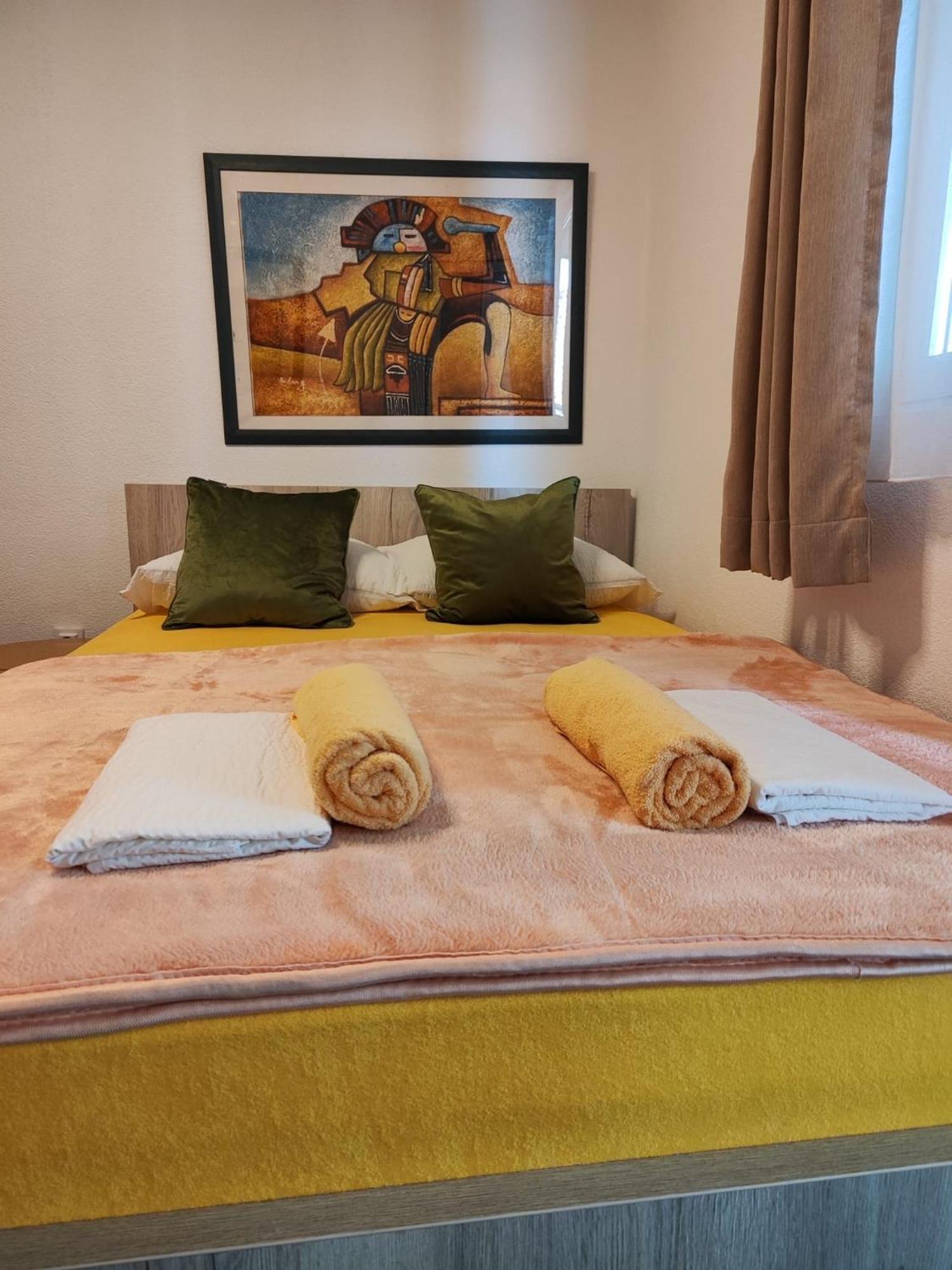 Guest House Inara เนอุม ภายนอก รูปภาพ