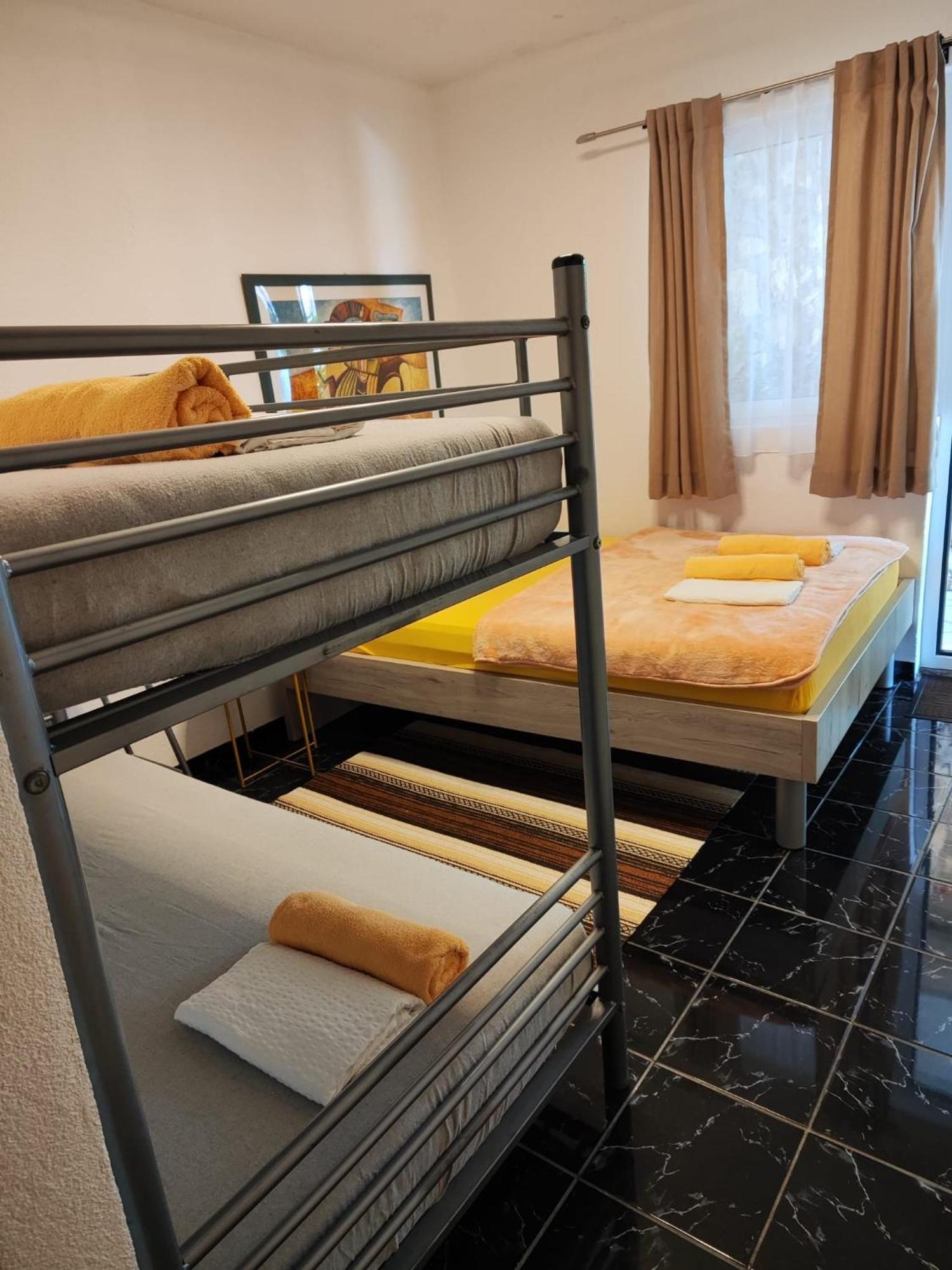 Guest House Inara เนอุม ภายนอก รูปภาพ